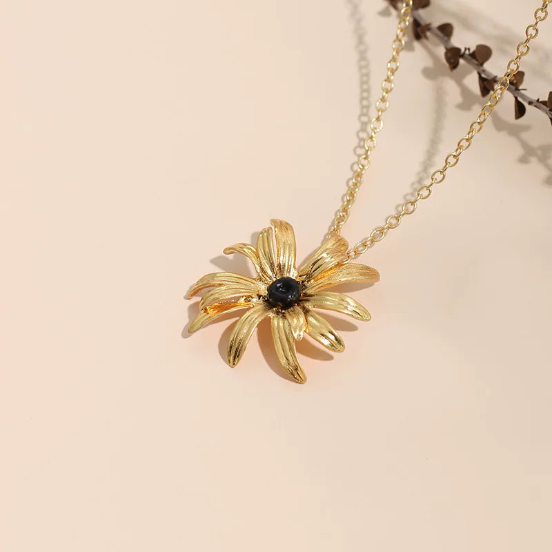 Bearcreekcreative Golden Daisy Floral Pendant Necklace