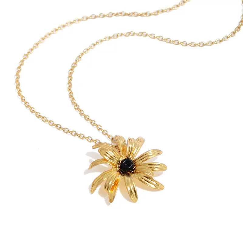 Bearcreekcreative Golden Daisy Floral Pendant Necklace