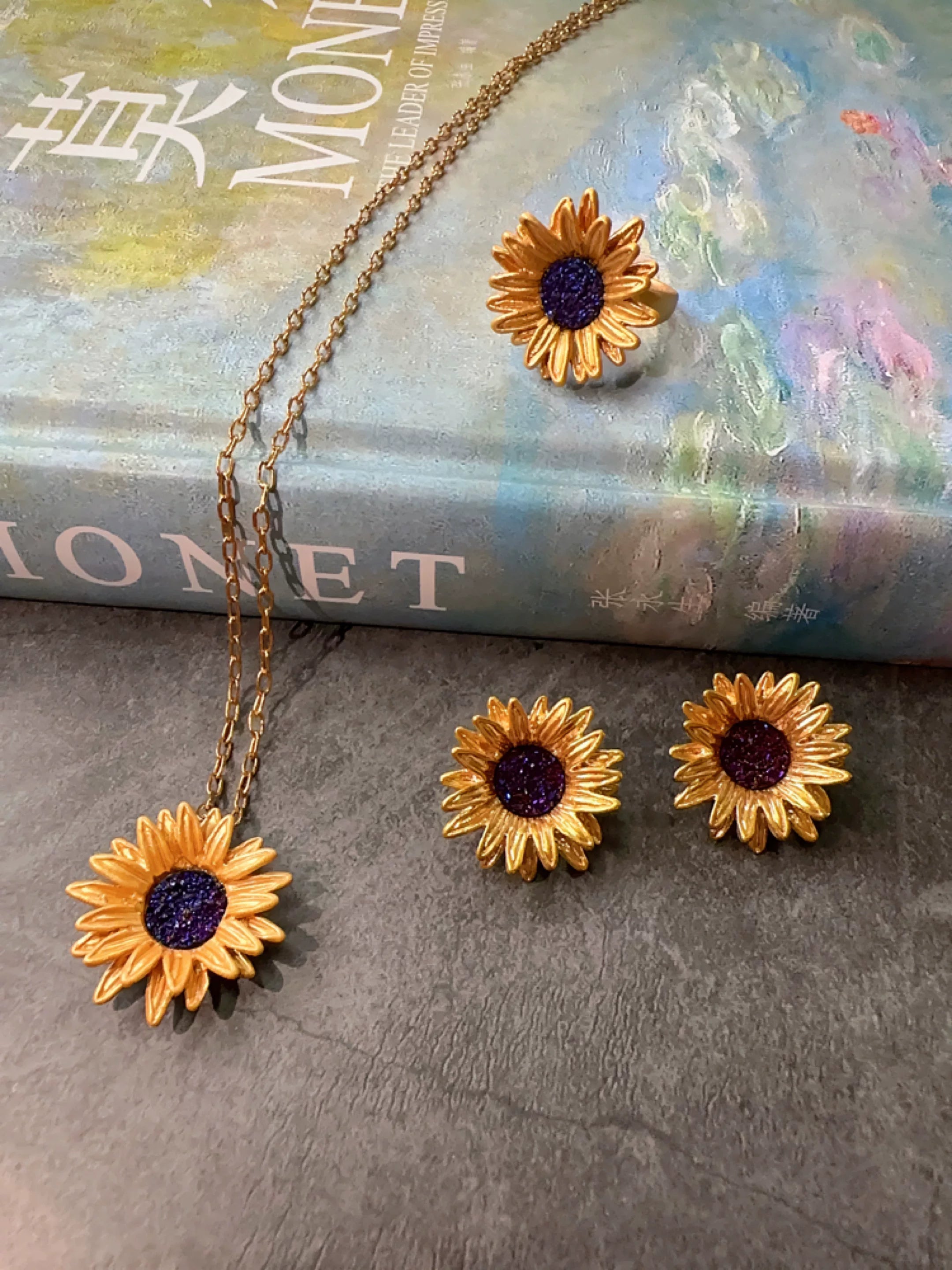 Bearcreekcreative Sunflower Pendant Necklace with Dark Center